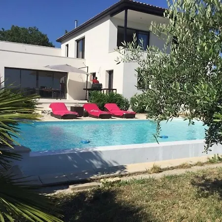 Belle Maison Avec Piscine A Debordement Chauffee