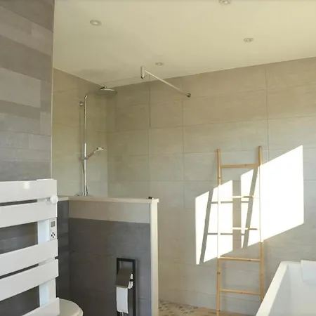 Belle Maison Avec Piscine A Debordement Chauffee Villa