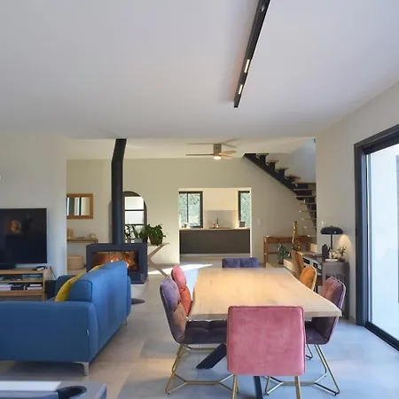 Belle Maison Avec Piscine A Debordement Chauffee Villa