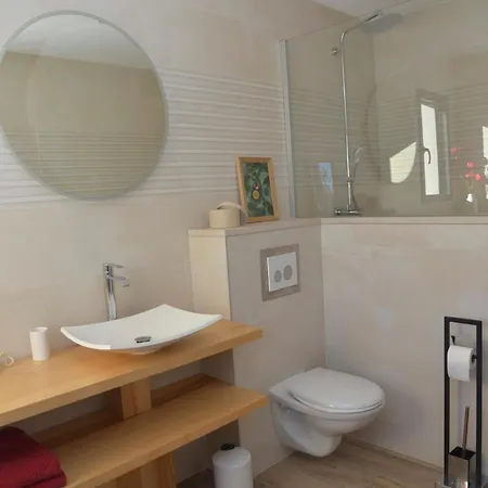 Belle Maison Avec Piscine A Debordement Chauffee Villa *