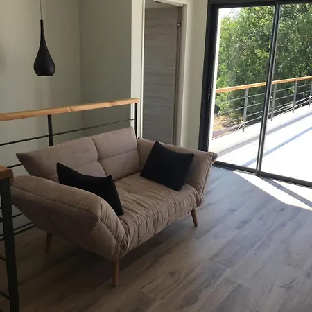 Belle Maison Avec Piscine A Debordement Chauffee * Barjac (Gard)