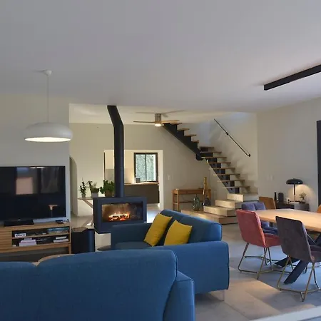 Belle Maison Avec Piscine A Debordement Chauffee