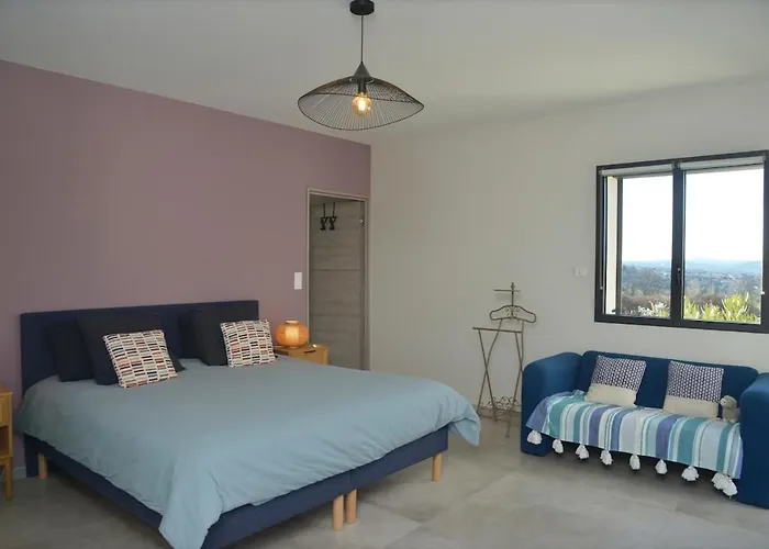 Belle Maison Avec Piscine A Debordement Chauffee *