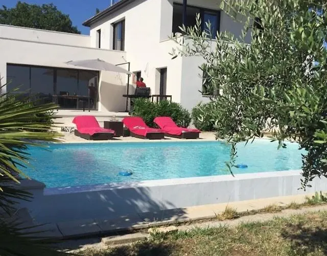 Belle Maison Avec Piscine A Debordement Chauffee