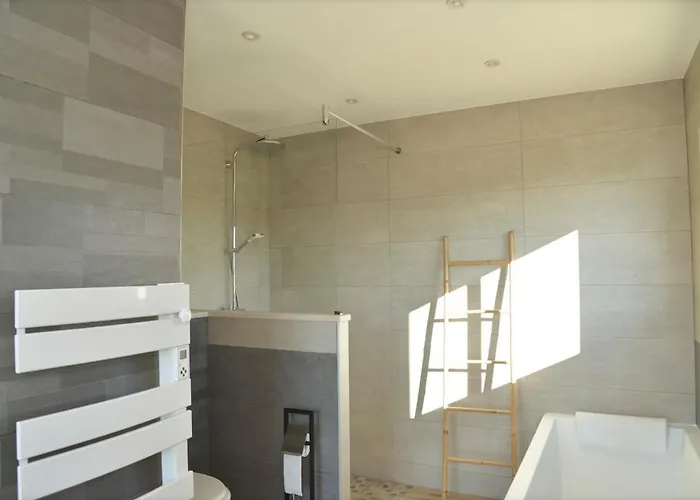 Belle Maison Avec Piscine A Debordement Chauffee Βίλα