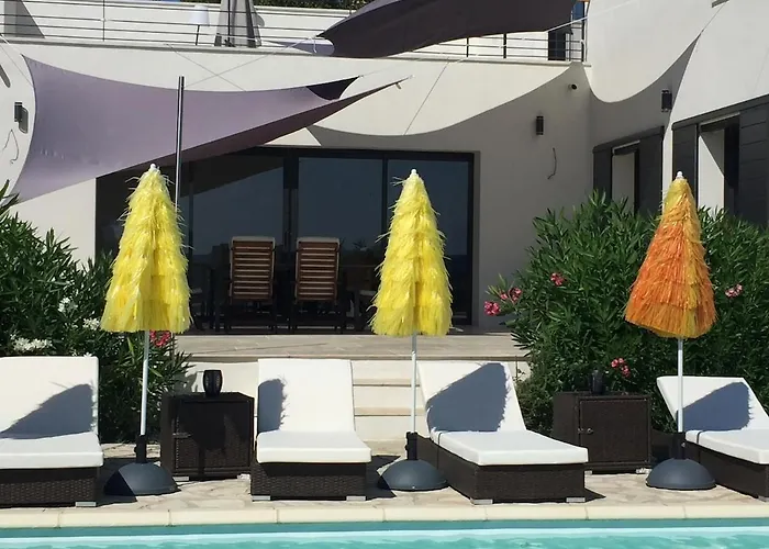Βίλα Belle Maison Avec Piscine A Debordement Chauffee Barjac (Gard)