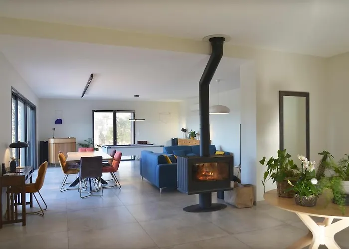 Belle Maison Avec Piscine A Debordement Chauffee *