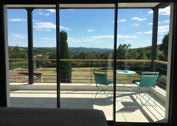 Belle Maison Avec Piscine A Debordement Chauffee *